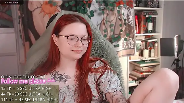 Snapshot of me__hanna chatting on May 21, 2026, 2:42 am me hanna online show from May 21, 2026, 2:42 am