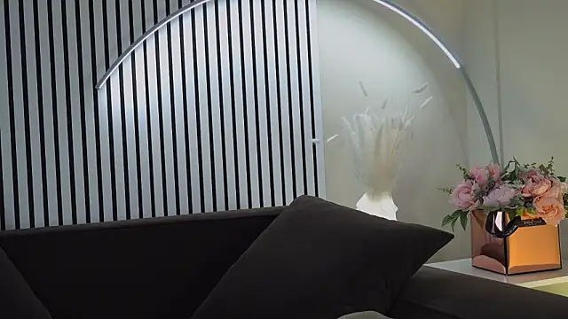 ELLIEJAY online show from March 25, 2026, 5:18 am