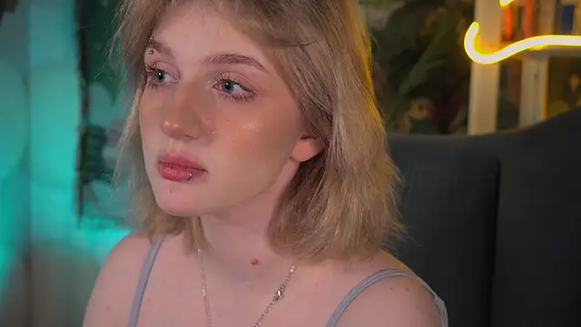 ELLIEJAY online show from April 3, 2026, 5:36 am