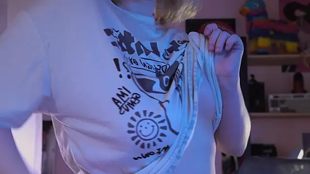 ELLIEJAY online show from March 18, 2026, 5:21 am