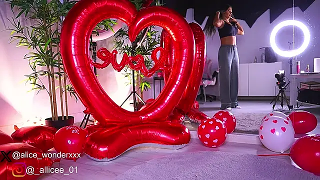 VanessaSimon online show from February 14, 2025, 6:34 am