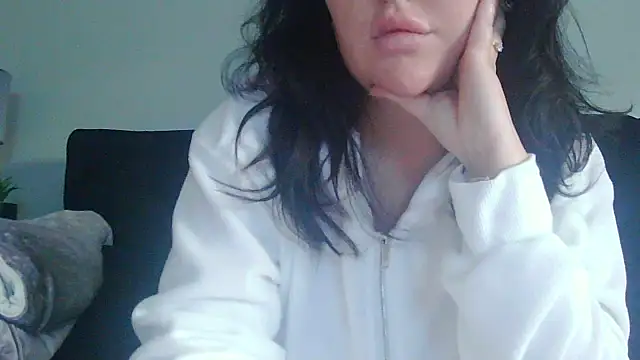 Snapshot of magical_mia chatting on November 10, 2025, 12:32 pm magical mia online show from November 10, 2025, 12:32 pm