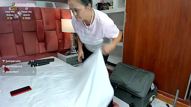 JulianaMartineS online show from February 6, 2025, 7:07 pm