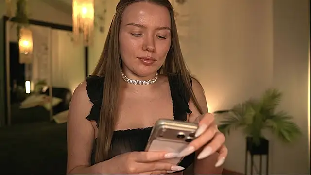 Snapshot of DaisyStacey chatting on June 19, 2026, 5:52 pm DaisyStacey online show from June 19, 2026, 5:52 pm