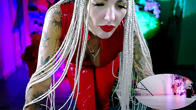 MonicaMaxwel online show from December 4, 2025, 10:47 am