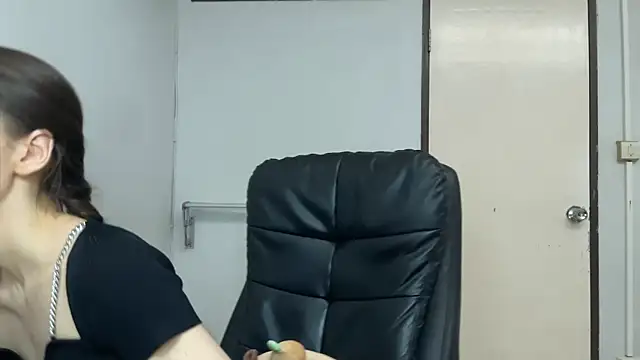 SassyJessi online show from June 3, 2026, 4:13 am