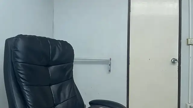 SassyJessi online show from April 14, 2026, 4:17 am