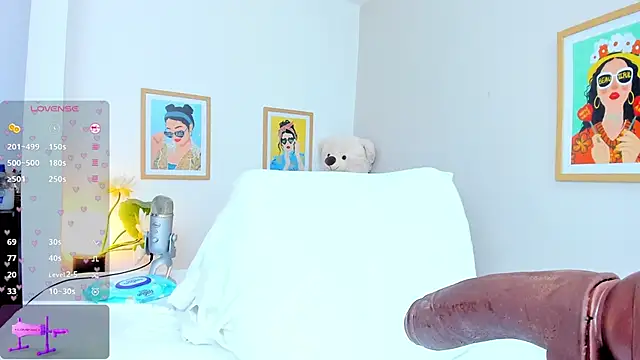 jasminnee  online show from March 31, 2026, 1:24 pm