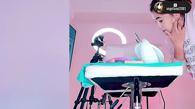 Angelst   online show from February 5, 2026, 8:21 am