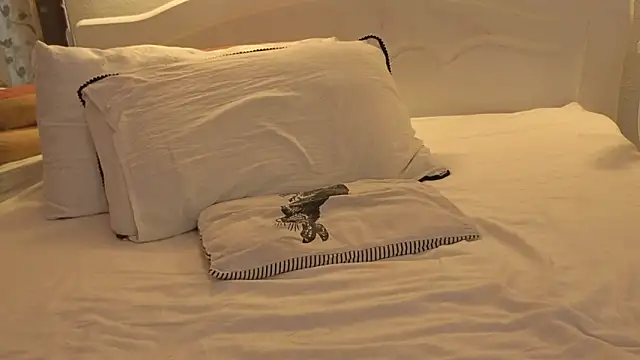 Snapshot of MonicaMelano chatting on March 2, 2026, 2:46 pm MonicaMelano online show from March 2, 2026, 2:46 pm