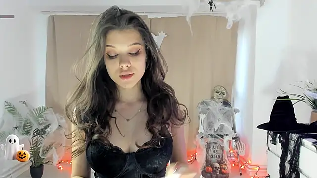 Snapshot of BabyAylin chatting on October 31, 2025, 6:10 am BabyAylin online show from October 31, 2025, 6:10 am