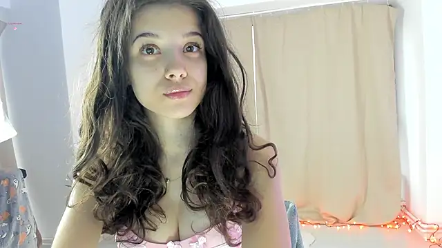 Snapshot of BabyAylin chatting on November 5, 2025, 6:05 am BabyAylin online show from November 5, 2025, 6:05 am