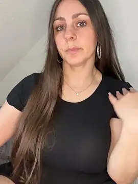 Loella-Rose online show from April 19, 2026, 11:00 am