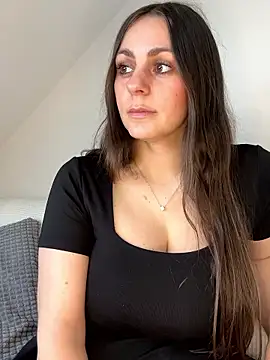 Loella-Rose online show from April 24, 2026, 8:27 am