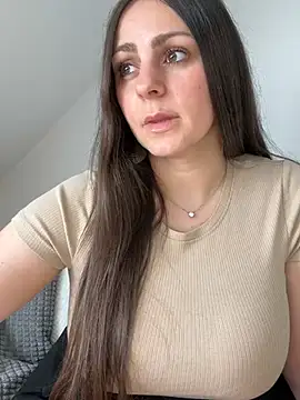 Loella-Rose online show from April 20, 2026, 11:57 am