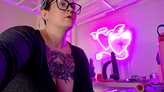 quinnmariexo online show from February 17, 2026, 5:32 pm