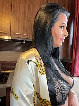 Hotmomcheckk  online show from March 12, 2026, 9:35 am