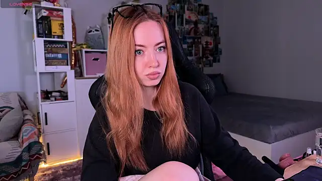 Snapshot of LinaWitch chatting on November 7, 2025, 10:31 am LinaWitch online show from November 7, 2025, 10:31 am