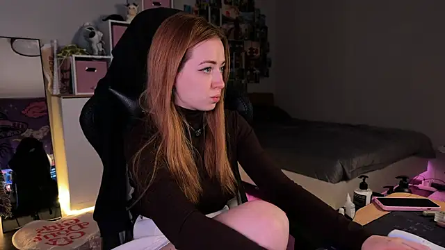 Snapshot of LinaWitch chatting on November 21, 2025, 1:43 pm LinaWitch online show from November 21, 2025, 1:43 pm