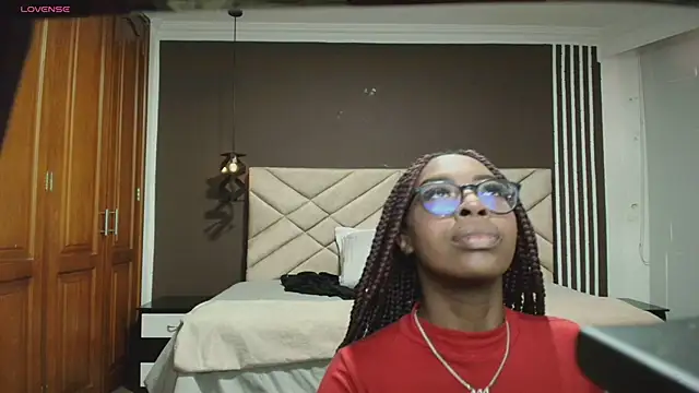 Snapshot of Raquel_jones chatting on February 25, 2025, 11:43 am Raquel jones online show from February 25, 2025, 11:43 am