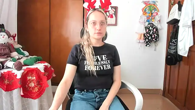 Adele johnsonn1 online show from December 19, 2025, 4:09 pm