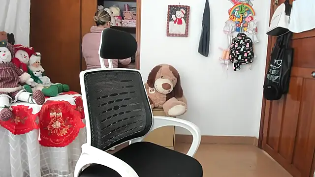 Adele johnsonn1 online show from December 5, 2025, 3:43 pm