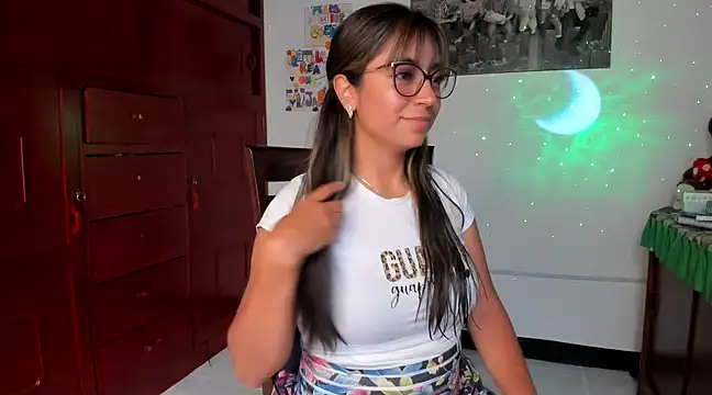 Snapshot of Isabellaa22_1 chatting on February 3, 2025, 8:13 pm Isabellaa22 1 online show from February 3, 2025, 8:13 pm