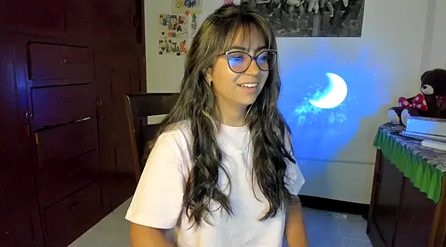 Snapshot of Isabellaa22_1 chatting on February 6, 2025, 12:43 am Isabellaa22 1 online show from February 6, 2025, 12:43 am