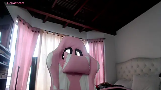 milk cow  online show from December 19, 2025, 9:50 pm