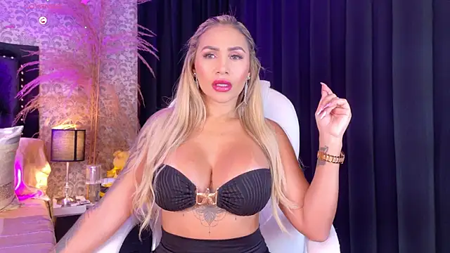 Snapshot of Celestemilan chatting on March 12, 2025, 7:36 pm Celestemilan online show from March 12, 2025, 7:36 pm
