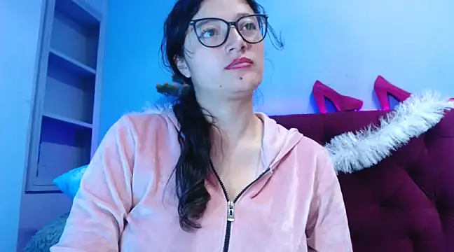 lunazulsj online show from January 15, 2025, 5:37 pm