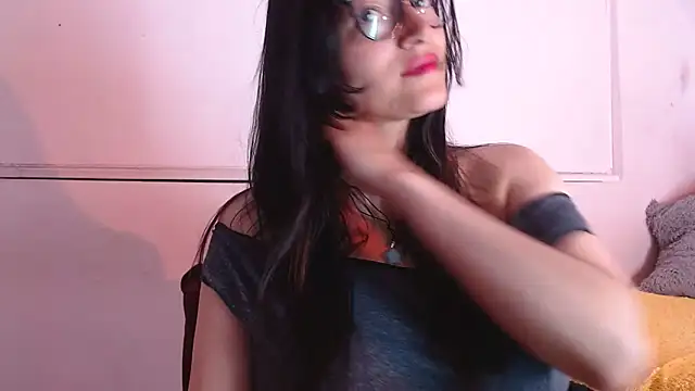 lunazulsj online show from February 21, 2025, 7:54 pm