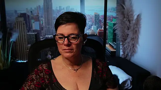 ninarandmann online show from November 18, 2025, 7:06 pm