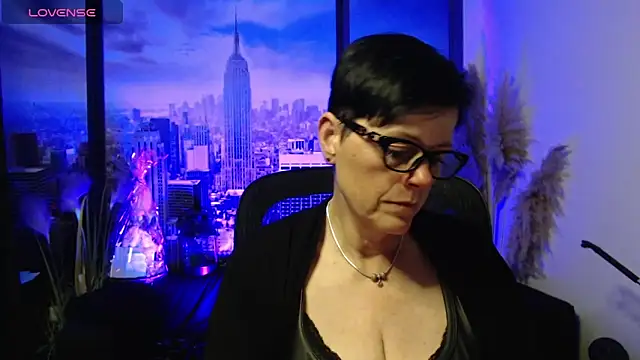 ninarandmann online show from May 11, 2026, 2:45 pm