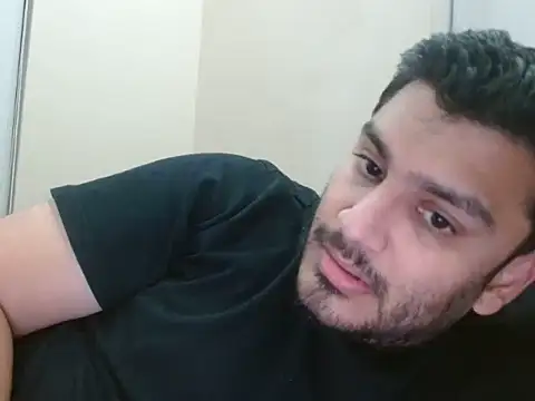Snapshot of robintoit chatting on July 4, 2026, 6:12 pm robintoit online show from July 4, 2026, 6:12 pm