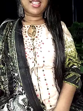 Idhika Paul online show from October 6, 2025, 4:46 am