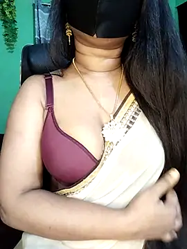 Idhika Paul online show from October 10, 2025, 5:25 pm