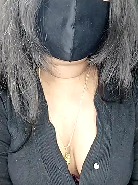 Idhika Paul online show from November 25, 2025, 12:11 am