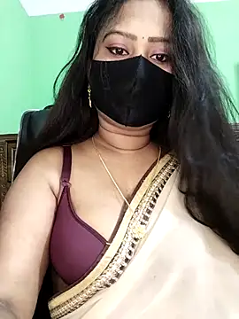 Idhika Paul online show from March 3, 2026, 10:28 pm