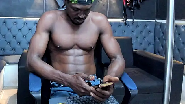 Snapshot of Terrance_z chatting on February 13, 2026, 7:36 pm Terrance z online show from February 13, 2026, 7:36 pm