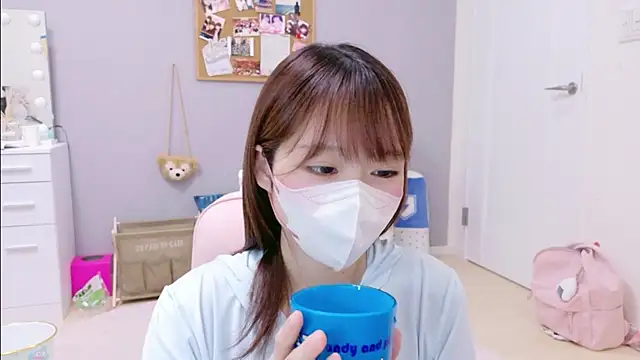 Yui-Ch online show from November 16, 2025, 11:59 am