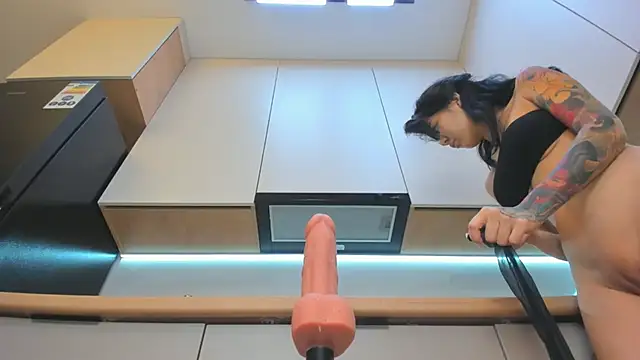 maakimo online show from October 15, 2025, 5:06 am