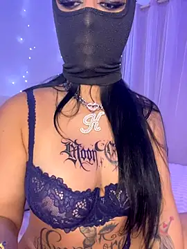 kamila french online show from November 4, 2025, 9:18 pm