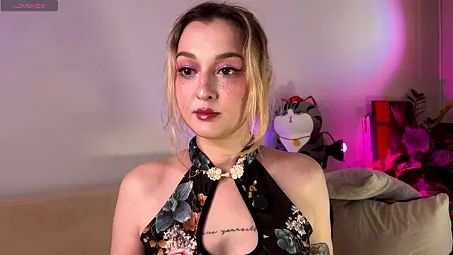 CrystalRey online show from July 12, 2026, 10:49 am