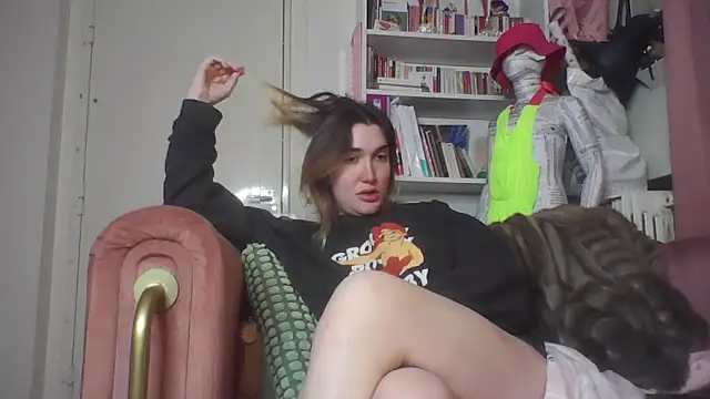 Icy  Diamond online show from December 4, 2025, 7:07 am