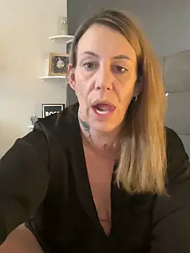 Snapshot of blondebitch2 chatting on February 10, 2025, 1:11 pm blondebitch2 online show from February 10, 2025, 1:11 pm