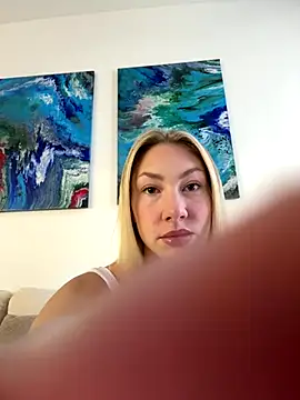 LuisaBecker online show from November 15, 2025, 9:24 am