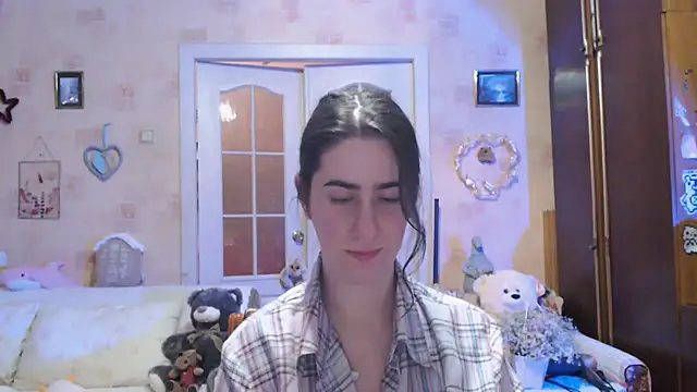 INELIKA online show from November 17, 2025, 8:35 pm