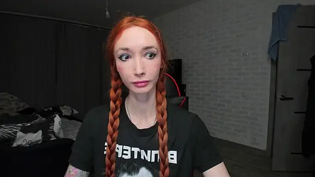 Roxy Silver online show from November 18, 2025, 8:12 pm