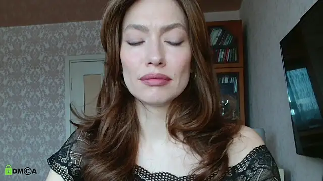 alicia spicy online show from April 7, 2026, 3:41 am